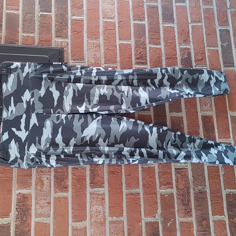 Bally Leggings Size XL